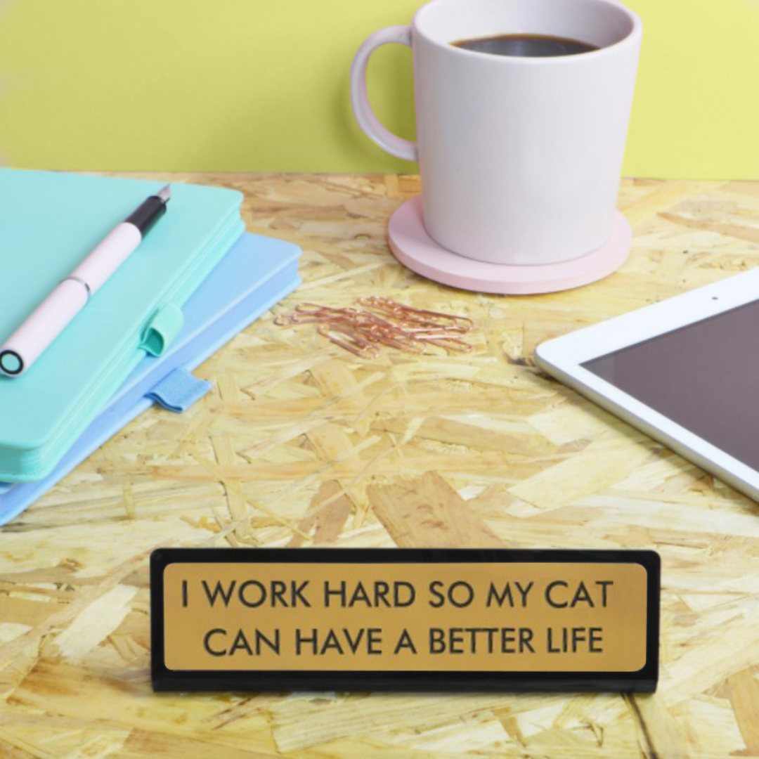 Desksign 'I work hard so my cat can have a better life'